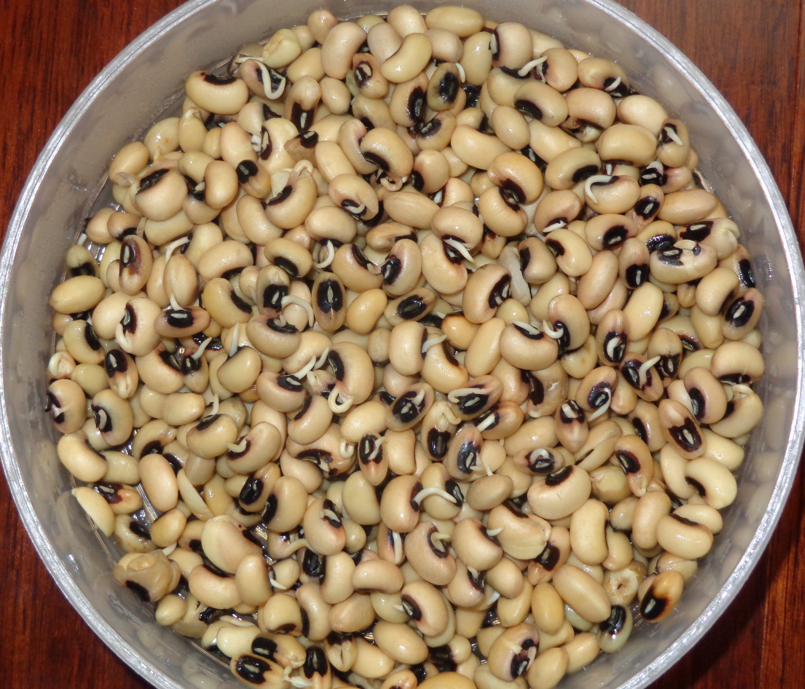 Guest Post By Apsara Sprouted Black Eye Beans Cooked 2 Ways Sweet And Spicy Vegan And Gluten Free Simplyvegetarian777