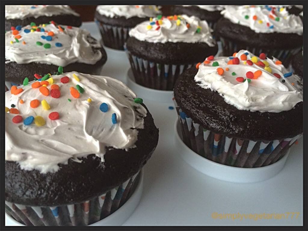 Martha's One Bowl Super Moist Cup Cakes