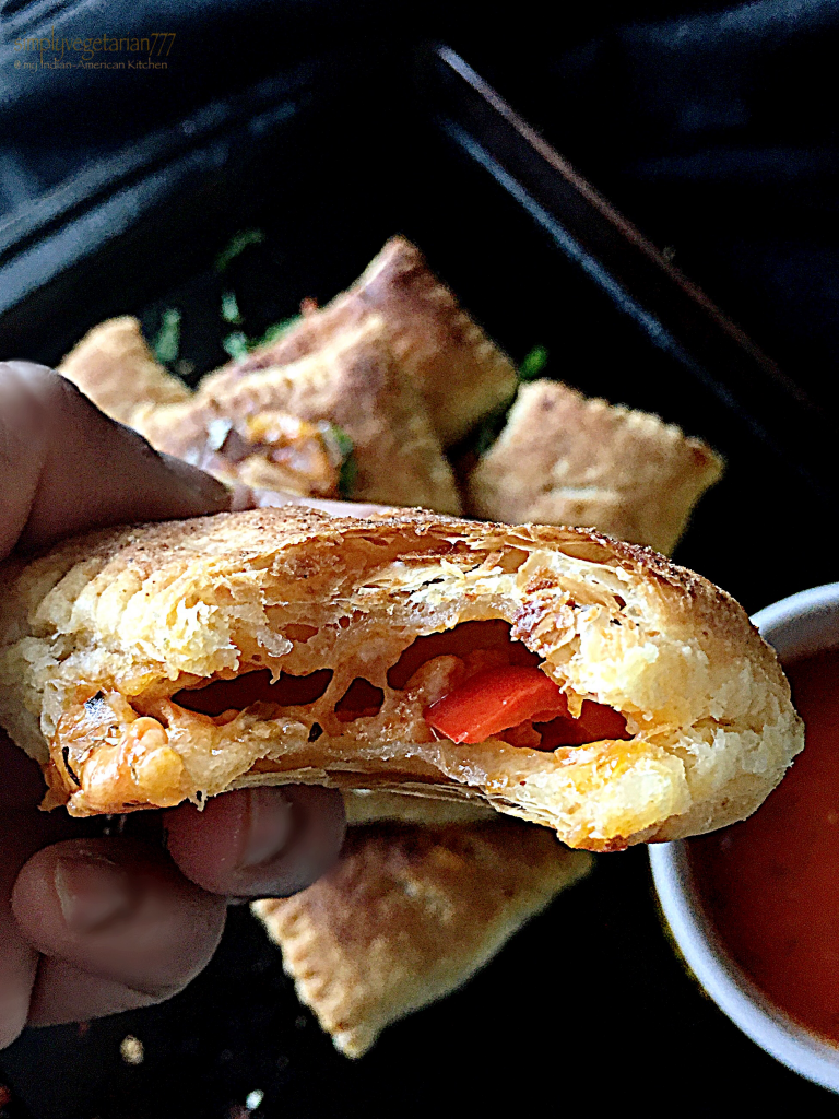 Veg Pizza Puffs