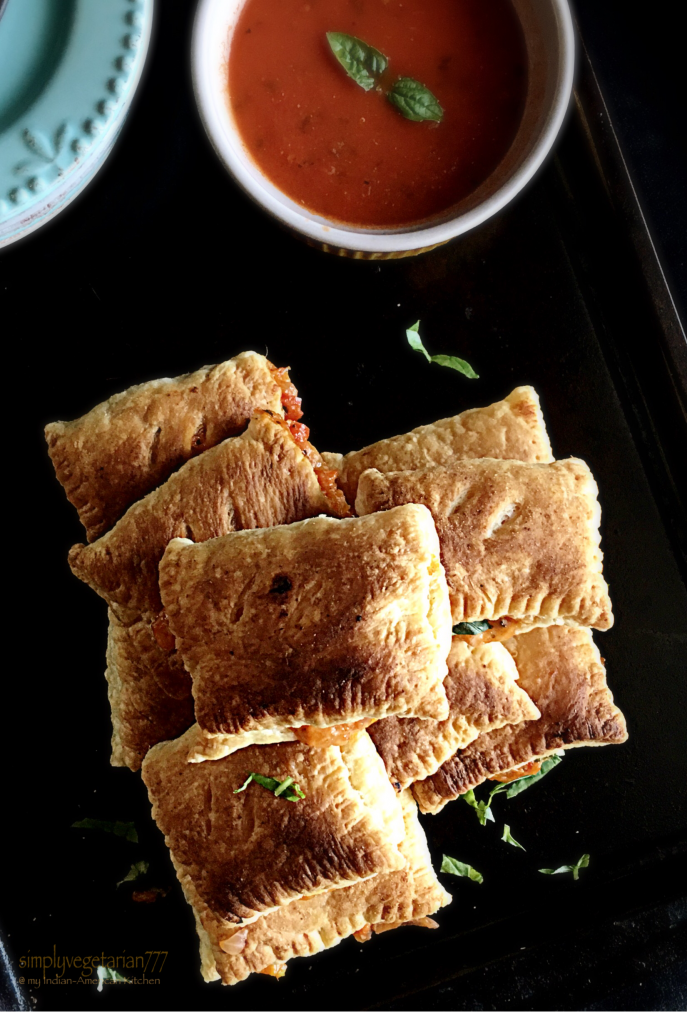 Veg Pizza Puffs