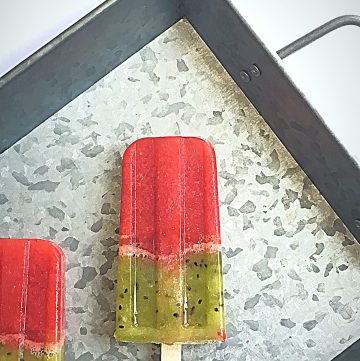These All Natural Strawberry Kiwi Popsicles are Easy, Efficient & Delicious Popsicles made with Everyday Simple Ingredients. It is a no-hassle popsicle recipe which comes together in no time. This No-Cook Popsicle recipe is perfect to beat the summer heat in fun and healthy way. #summertreats #summerdessert #popsicle #healthypopsicle #allnaturalpopsicle #strawberry #kiwi #healthypopsicle #nocookicecream