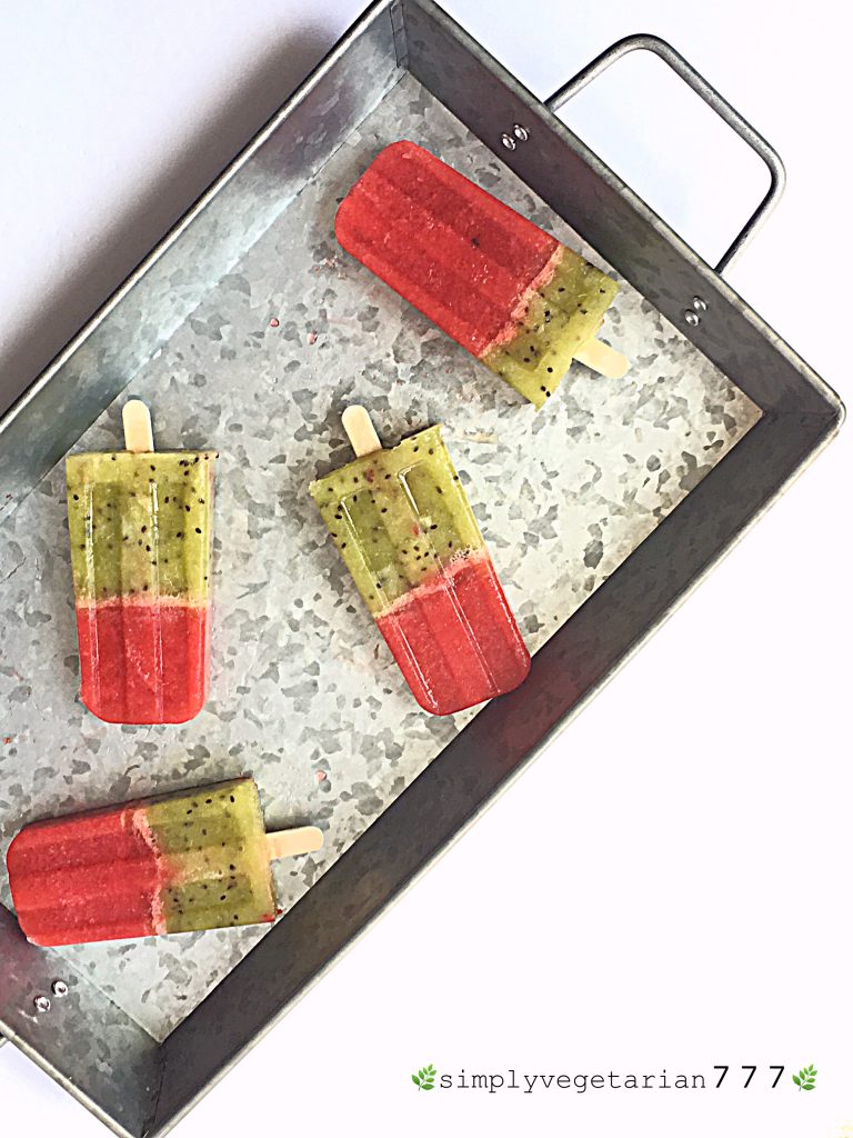 These All Natural Strawberry Kiwi Popsicles are Easy, Efficient & Delicious Popsicles made with Everyday Simple Ingredients. It is a no-hassle popsicle recipe which comes together in no time. This No-Cook Popsicle recipe is perfect to beat the summer heat in fun and healthy way. #summertreats #summerdessert #popsicle #healthypopsicle #allnaturalpopsicle #strawberry #kiwi #healthypopsicle #nocookicecream