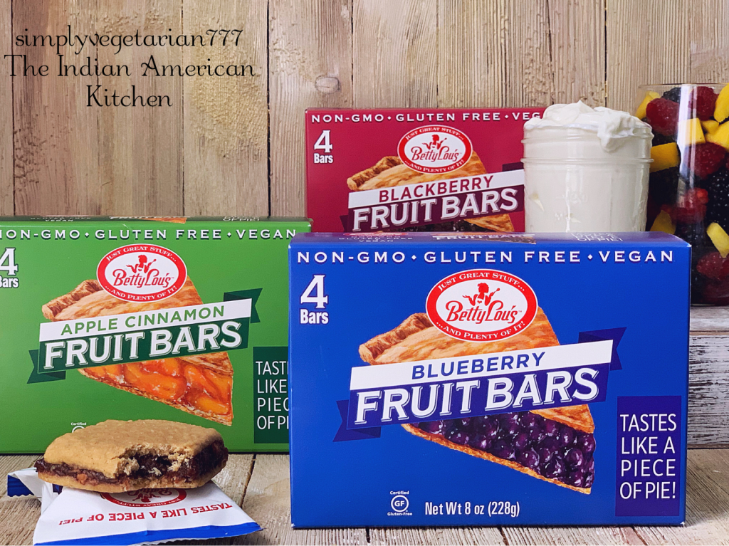 This Breakfast Bar Parfait is perfect for your delicious breakfast needs or late night healthier dessert. It is made with Betty Lou's Fruit Bars bought from Walmart. #bettylous #BettyLousAtWalmart #PMedia #ad #breakfast #healthydessert #parfait