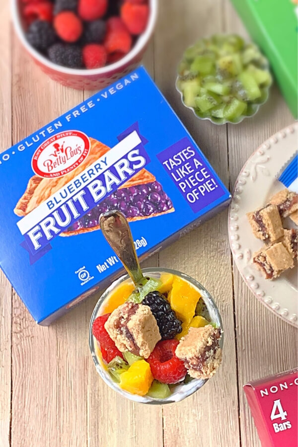 This Breakfast Bar Parfait is perfect for your delicious breakfast needs or late night healthier dessert. It is made with Betty Lou's Fruit Bars bought from Walmart. #bettylous #BettyLousAtWalmart #PMedia #ad #breakfast #healthydessert #parfait