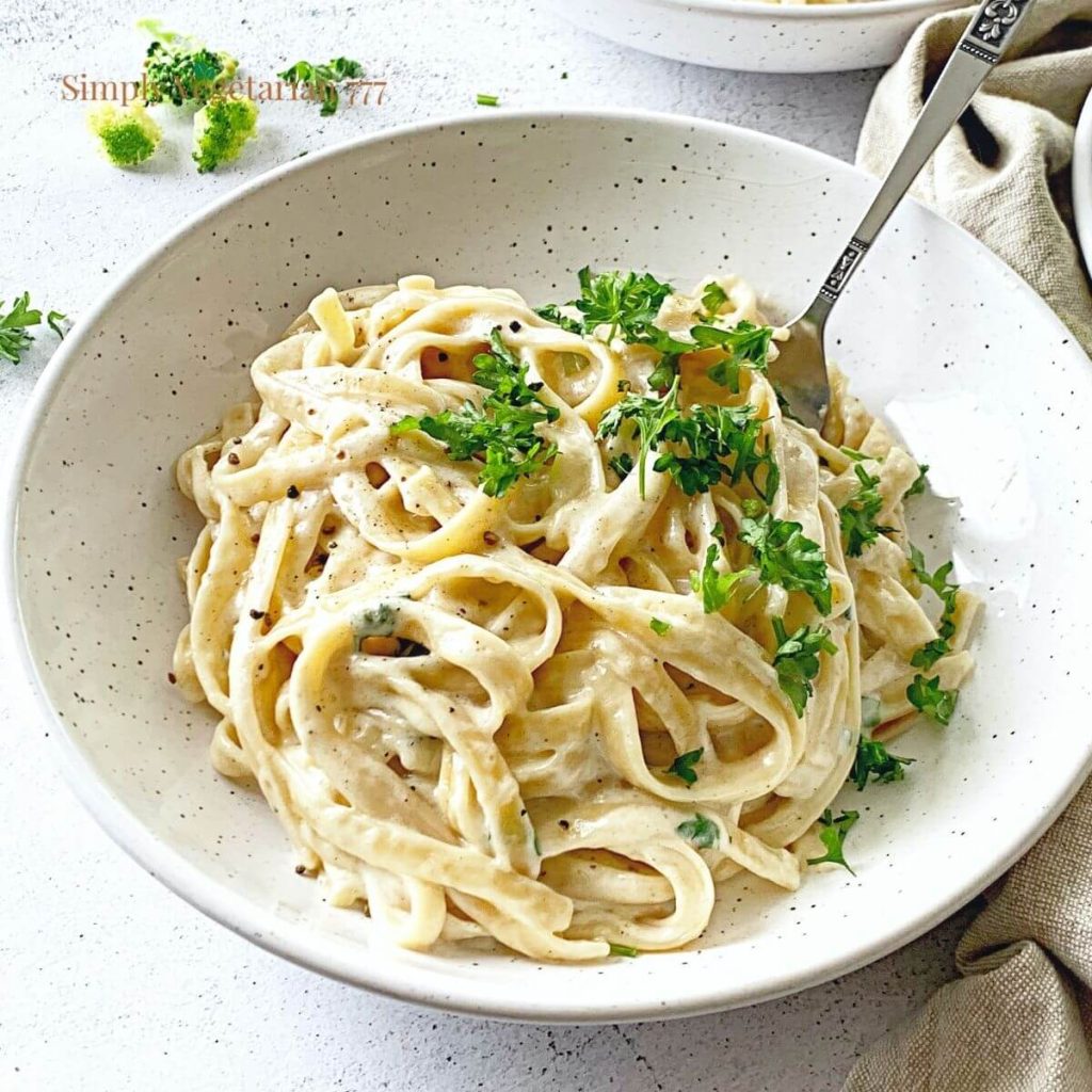 Easy Instant Pot Fettuccine Alfredo Recipe simplyvegetarian777