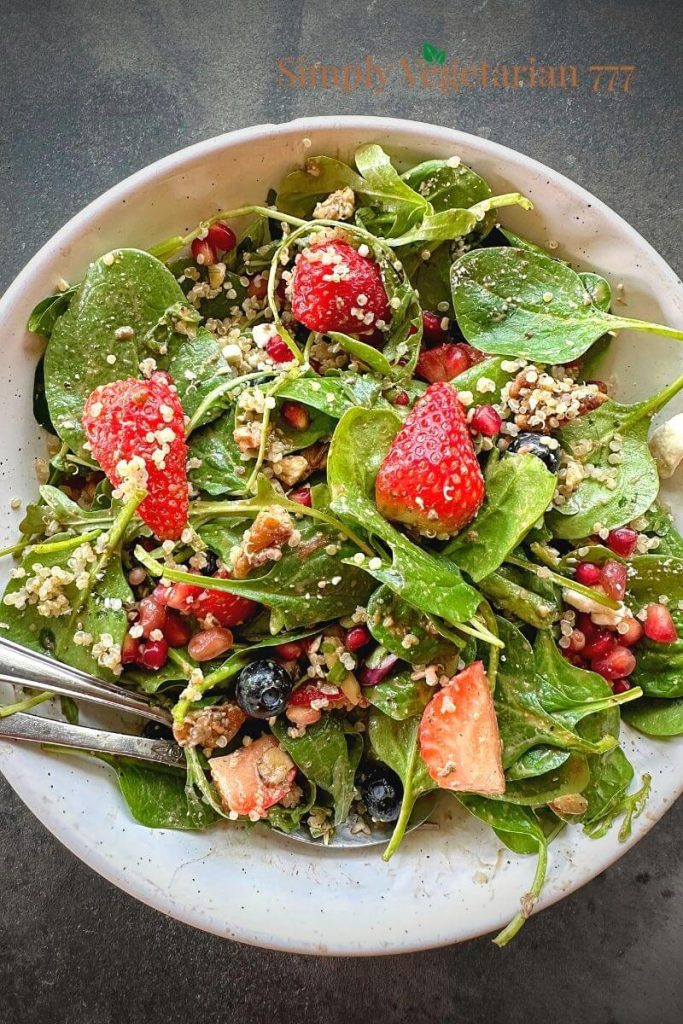 quinoa spinach strawberry salad